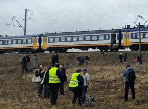 Поїзд Київ – Славутич зупинили на Чернігівщині через загрозу ударів фото