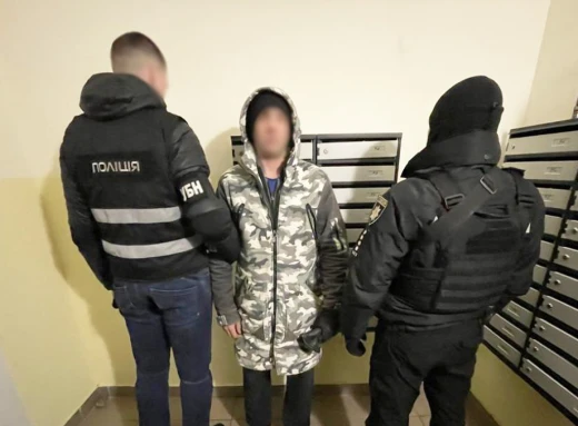 У Чернігові розкрили мережу 'закладчиків' наркотиків: поліцейські затримали дилерів з психотропами фото