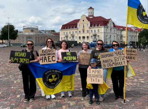 "Я мрію обійняти тата": У Чернігові відбулася мирна акція на підтримку полонених захисників ЧАЕС фото