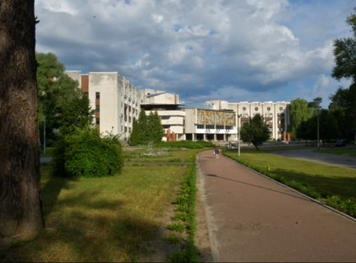 Люди, чиї серця самовіддано служать іншим: фоторепортаж із лікарні Славутича до Дня медика фото Люди, чиї серця самовіддано служать іншим: фоторепортаж із лікарні Славутича до Дня медика фото