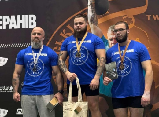 Славутичанин Павло Ковтун здобув срібло чемпіонату України з богатирського багатоборства серед ветеранів фото