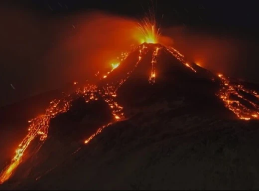 Тривожність зростає: 19 вулканів вивергаються на Землі одночасно фото