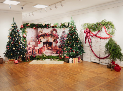 У Музеї Славутича відкрили казкове Різдвяне містечко для всіх охочих фото