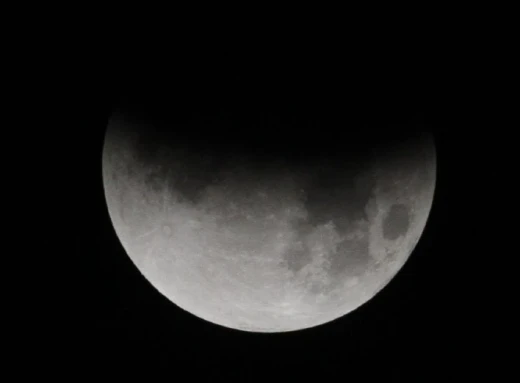 Часткове місячне затемнення 28-29 жовтня 2023 року. На що чекати?  фото
