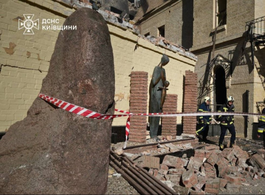 У Києві після російської атаки пошкоджені музеї та важливі будівлі фото