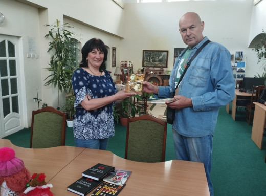 Сталінські табори й долі реальних родин: Славутицька бібліотека отримала унікальні книги фото Сталінські табори й долі реальних родин: Славутицька бібліотека отримала унікальні книги фото