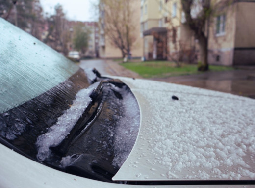 У Славутичі пройшов квітневий град: якою буде погода найближчими днями фото