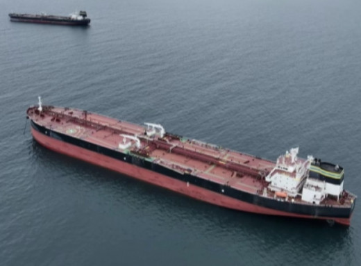 Британія розглядає силове захоплення танкерів тіньового флоту Росії фото