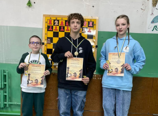 Юні шахісти Славутича здобули перемоги на міському чемпіонаті фото