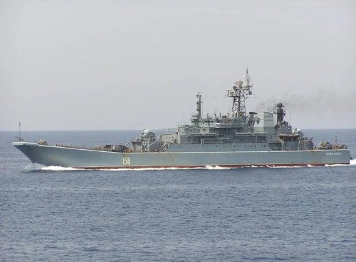 Таємнича операція в Чорному морі: Російський ВДК 'Цезар Куніков' затонув! фото