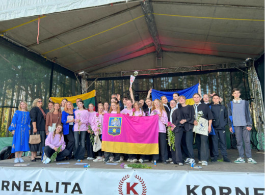 Світло в мені – світло в тобі: перформанс єднання Славутича та Вісагінаса фото Світло в мені – світло в тобі: перформанс єднання Славутича та Вісагінаса фото