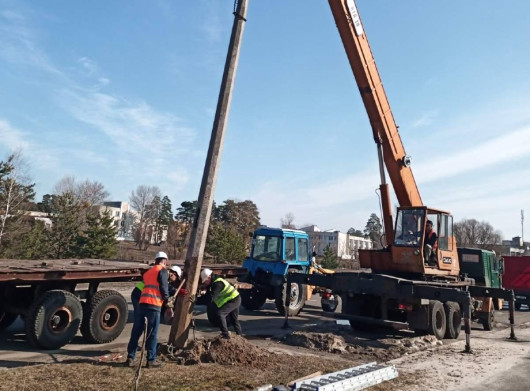 У Славутичі відновили опору вуличного освітлення після ДТП