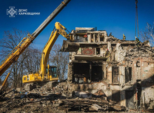 У Харкові завершили пошуково-рятувальні роботи після ракетного удару по житловому будинку